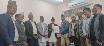 योजना माग्न नरहरिनाथको सर्वदलीय टोली सुर्खेतमा, मुख्यमन्त्रीलाई १० बुँदे माग पत्र बुझायो