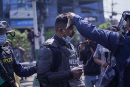 तीनकुनेमा प्रदर्शनकारीलाई गोली लाग्यो, प्रहरीको टाउकोमा चोट