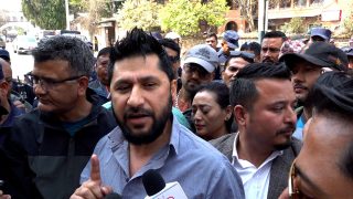 नाङ्गिएको सरकारको लाज छोप्न अदालत धाइरहेको छु : रवि लामिछाने