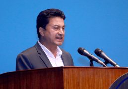 “प्रचण्डको ‘बिचौलिया’ आरोपको गोकर्ण विष्टद्वारा खण्डन, सर्पले सर्पको खुट्टा देख्ने भन्दै गरे व्यङ्ग्य