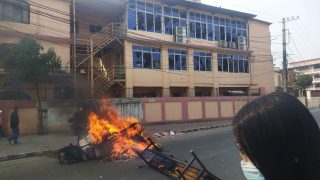 राजावादीहरुले गरे नेकपा एसको केन्द्रीय कार्यालय तोडफोड