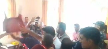 एमाले धनुषा जिल्ला अधिवेशनमा दुई पक्षबीच झडप, रोकियो मतदान