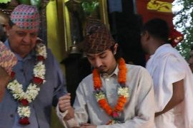 नातिलाई साथमा लिएर नारायणहिटी पुगे पूर्वराजा, रणनीतिक सन्देश?