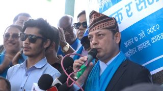 रास्वपाद्वारा पत्रकार सुरेश रजकको परिवारलाई तीन लाख सहयोग