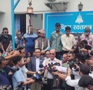 रवि लामिछानेको पक्षमा समर्थन हस्ताक्षर गर्न घण्टाघर पुगे अमरेश सिंह