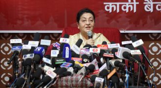 ‘४५ वर्षको पार्टी सदस्यता अनुभव, मलाई रोक्न मिल्दैन’ : विद्या भण्डारी