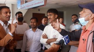 कम्पनी रजिष्ट्रारमा हैरान सेवाग्राही ! १५ दिन धाउँदा पनि हुँदैन काम, के भन्छन् कर्मचारी ?
