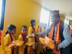 जयनारायण कौशल्या संस्कृत गुरुकूलम्मा सिवाईसी नेपालद्वारा पोषाक वितरण