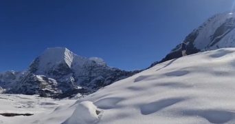 यलुङ रि हिमाल आरोहणमा गएका ५ जना अझै बेपत्ता, खोजीकार्य स्थगित