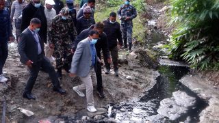 मन्त्री कुलमान घिसिङका प्रतिबद्धतापछि फोहोर बोकेका गाडी जान थाले बन्चरेडाँडा