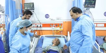 स्वास्थ्य क्षेत्रमा चमत्कार : केएमसीमा भयो चिरफार बिनै मस्तिष्क रक्तश्रावको दुर्लभ उपचार