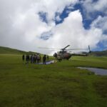 बडीमालिकामा टेलिफोन र इन्टरनेट विस्तारका लागि हेलिकप्टरमार्फत् उपकरण ढुवानी