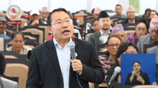 वर्षमान पुनको प्रश्न : जनताले कतिवटा लाइन लाग्नुपर्ने हो ?