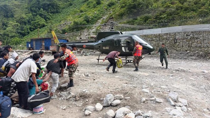 अप्पर त्रिशुलीको टनेलमा फसेका ३५० जनाको नेपाली सेनाद्वारा उद्धार