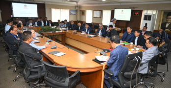 बहुराष्ट्रिय कम्पनीसँग अर्थमन्त्री वाग्ले : लगानी बढाउन आग्रह, अवरोध हटाउने प्रतिबद्धता