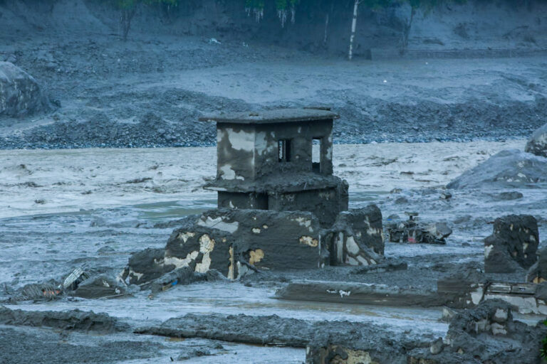 ​त्रिशूली नदीको वितण्डा (तस्विरहरू)