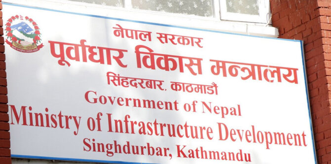 क्षतिग्रस्त सडक खुलाउन २० उपकरण परिचालन, बेलिब्रिज उपलब्ध गराउने भारत र चीनको प्रतिबद्धता