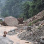 पृथ्वी राजमार्गमा १० स्थानमा पहिरो