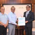 बाढी पीडितका लागि रिद्धि सिद्धि र सौर्य सिमेन्टद्वारा १ करोड १ लाख सहयोग