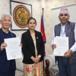 बाढीबाट प्रभावित बालबालिकाका लागि झन्डै ५८ करोड सहयोग गर्ने घले दम्पतिको घोषणा