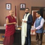 बाढी प्रभावितका लागि गुरु रिम्पोछेद्वारा एक करोड ५० लाख सहयोग