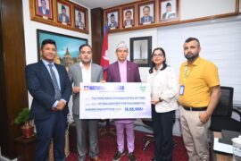बाढी प्रभावितलाई नेशनल प्याथ ल्याबको १५ लाख ५५ हजार ५५५ रुपैयाँ सहयोग