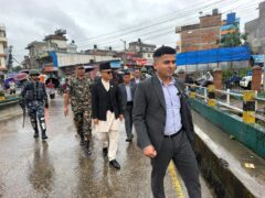 खोलाको पानीको बहाव बढेपछि एमाले कार्यालय च्यासल पुगे गृहमन्त्री गुरुङ