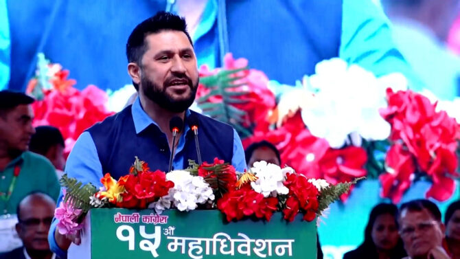 सरकार ढल्दैन, बालेनजीले सरकार र मैले पार्टीका गतिविधि हेर्ने हो : रवि लामिछाने